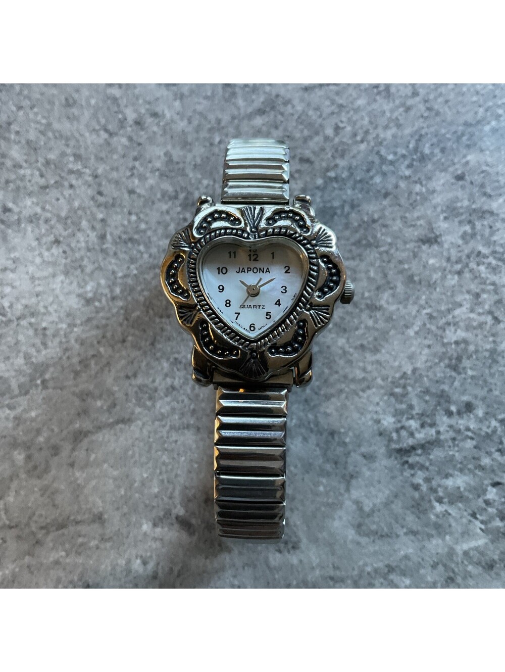 Beautiful Vintage Japona Womens Watch 27mm Hear Shaped Case MOP Dial Bin V